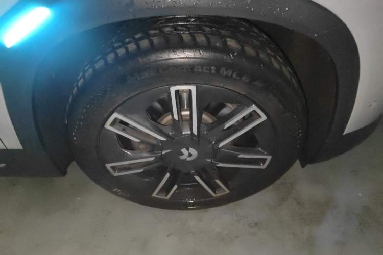Used Nio ES6 2022 75 kWh Sport Edition Right Front Wheel Hub