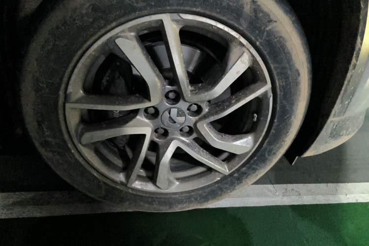 Used Nio ES6 2022 75 kWh Sport Edition Right Front Wheel Hub