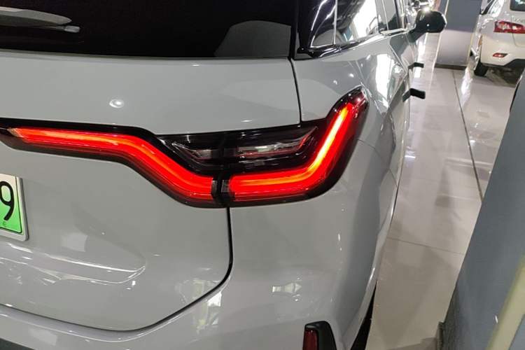 Used Nio ES6 2022 75 kWh Sport Edition Right Rear Taillight