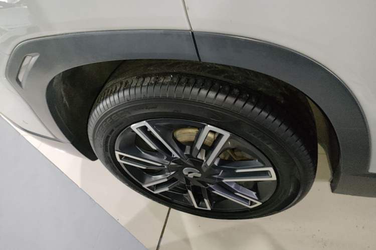 Used Nio ES6 2022 75 kWh Sport Edition Right Rear Wheel Hub
