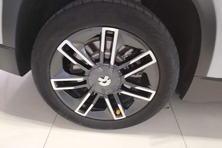 Used Nio ES6 2022 75 kWh Sport Edition Right Rear Wheel Hub