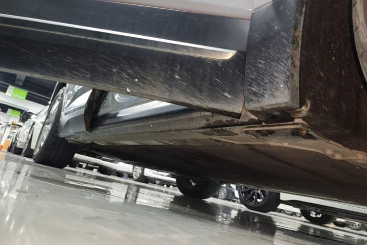 Used Nio ES6 2022 75 kWh Sport Edition Right Side Sill