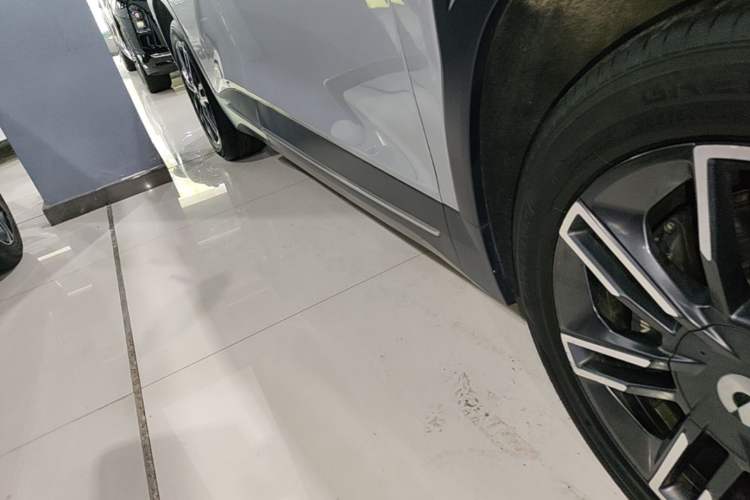 Used Nio ES6 2022 75 kWh Sport Edition Right Side Sill