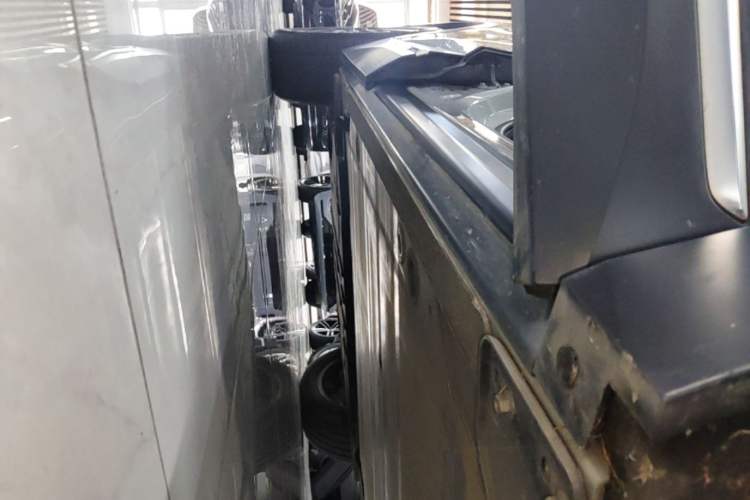 Used Nio ES6 2022 75 kWh Sport Edition Right Side Sill