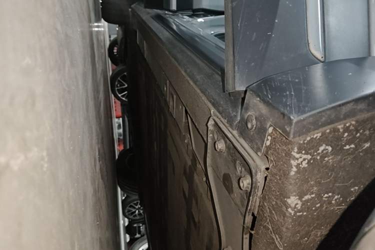 Used Nio ES6 2022 75 kWh Performance Version Right Side Sill