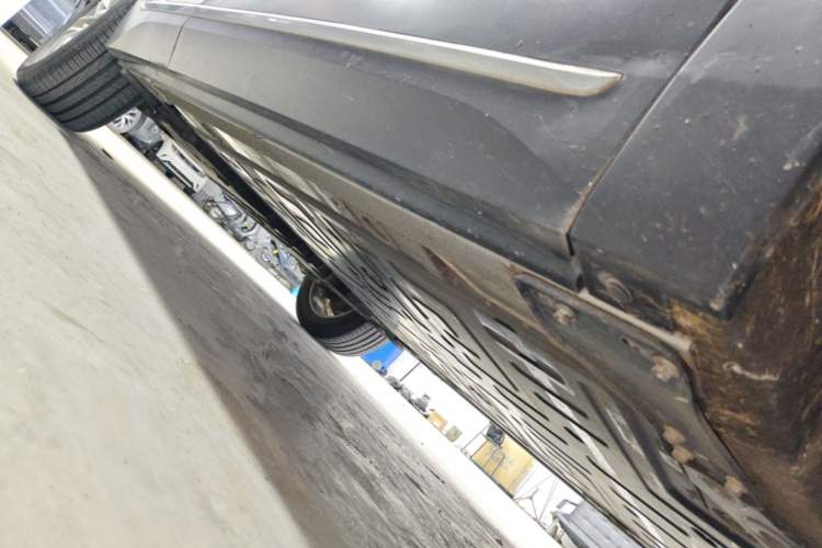 Used Nio ES6 2022 75 kWh Performance Version Right Side Sill
