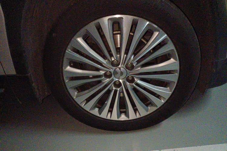 Used Nio ES6 2022 75 kWh Sport Edition Right Front Wheel Hub