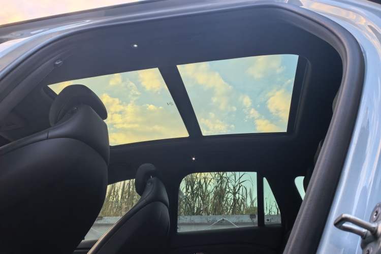 Used Nio ES6 2022 75 kWh Sport Edition Headliner