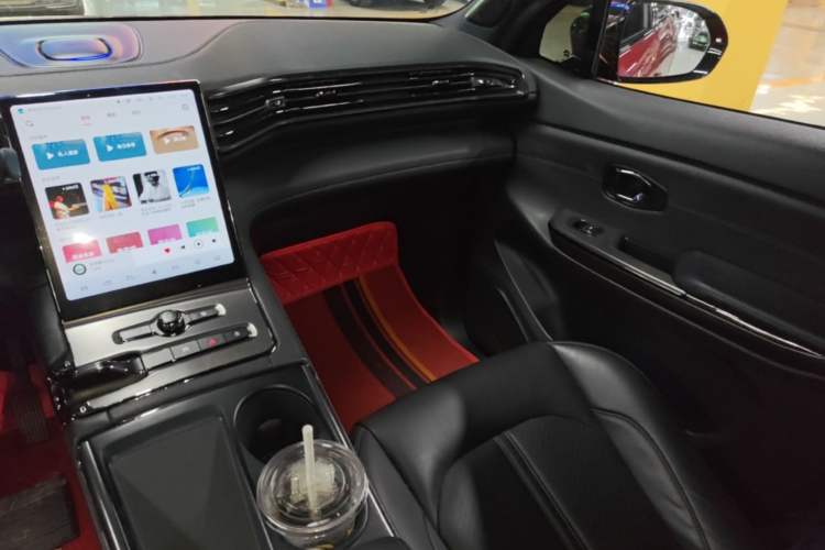 Used Nio ES6 2022 75 kWh Sport Edition Audio And AC Panel