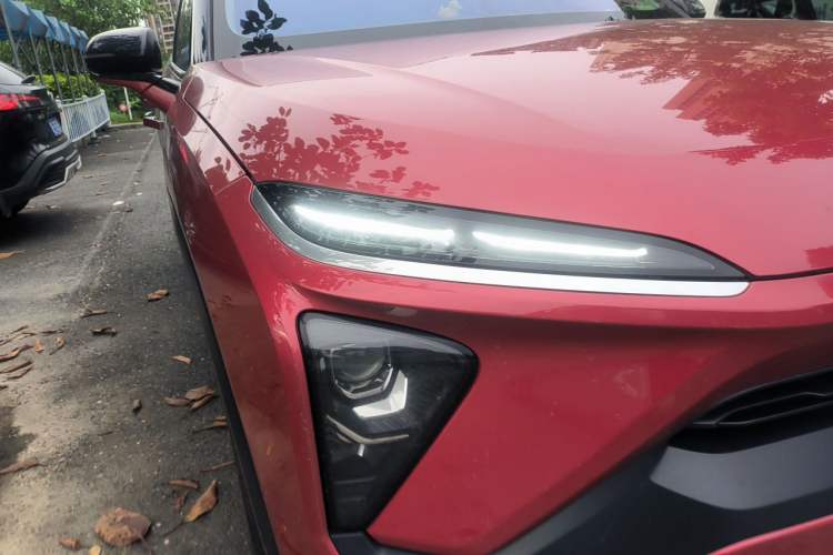 Used Nio ES6 2022 75 kWh Performance Version Right Front Headlight