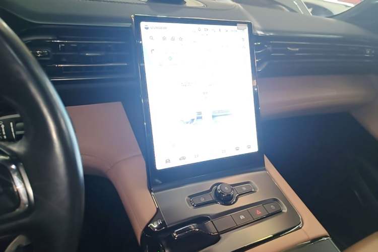 Used Nio ES6 2022 75 kWh Sport Edition Audio And AC Panel