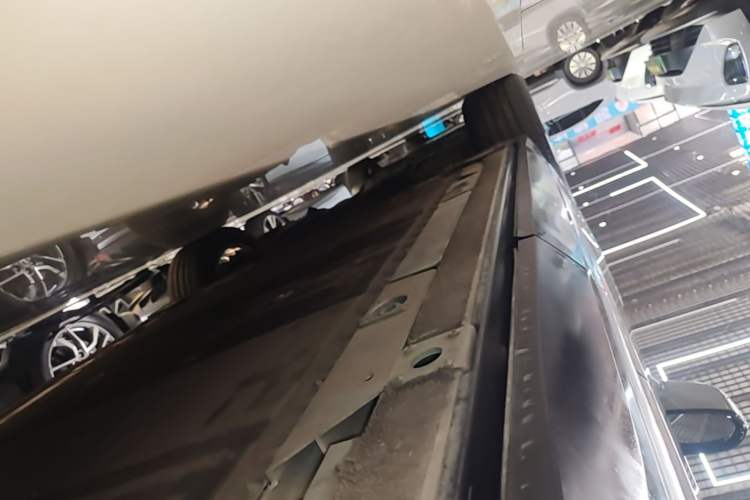 Used Nio ES6 2022 75 kWh Sport Edition Left Side Sill
