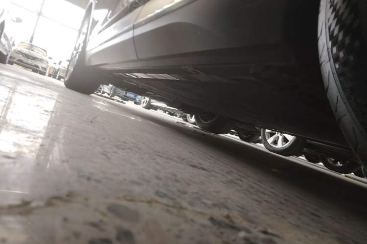 Used Nio ES6 2022 75 kWh Sport Edition Left Side Sill