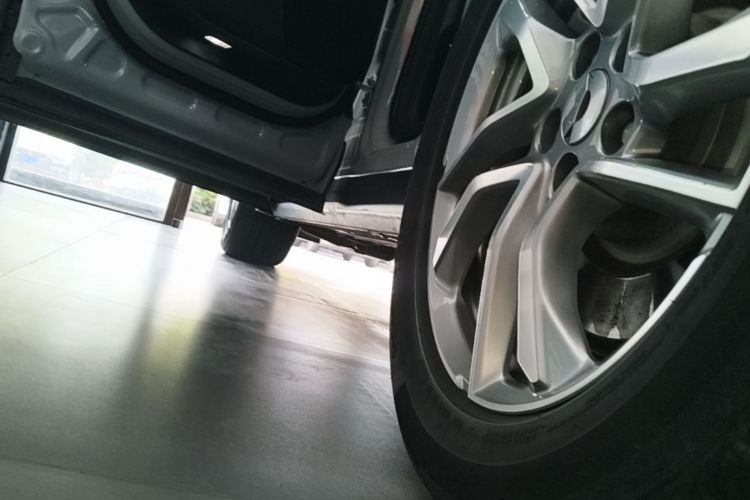 Used Nio ES6 2022 75 kWh Sport Edition Left Side Sill