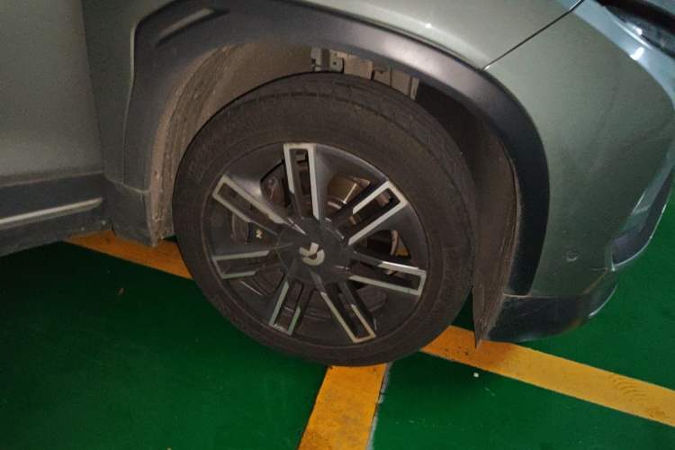Used Nio ES6 2022 75 kWh Sport Edition Right Front Wheel Hub