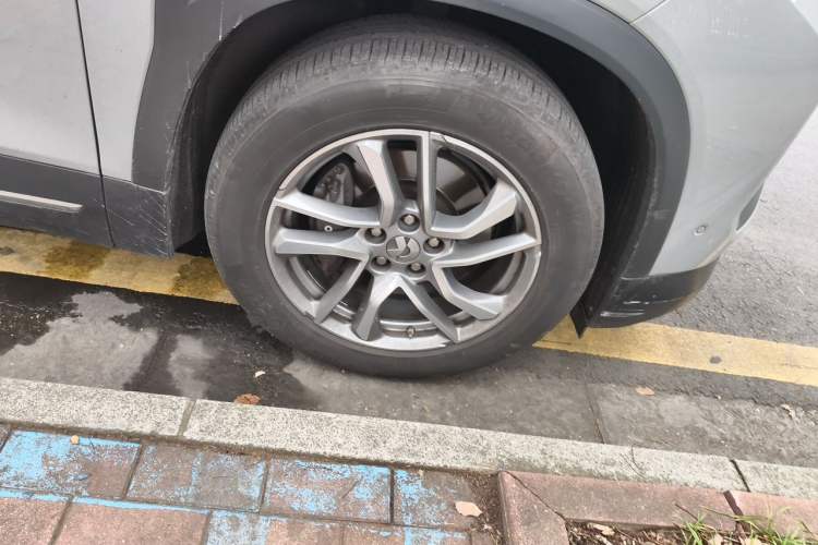 Used Nio ES6 2022 75 kWh Sport Edition Right Front Wheel Hub