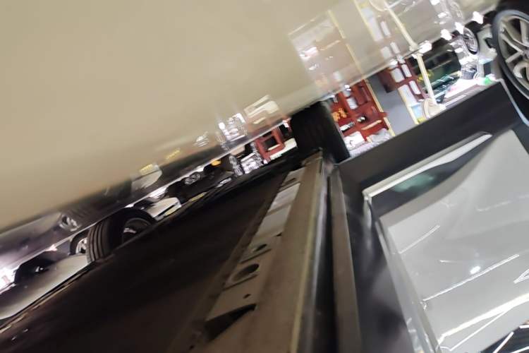 Used Nio ES6 2022 75 kWh Sport Edition Right Side Sill
