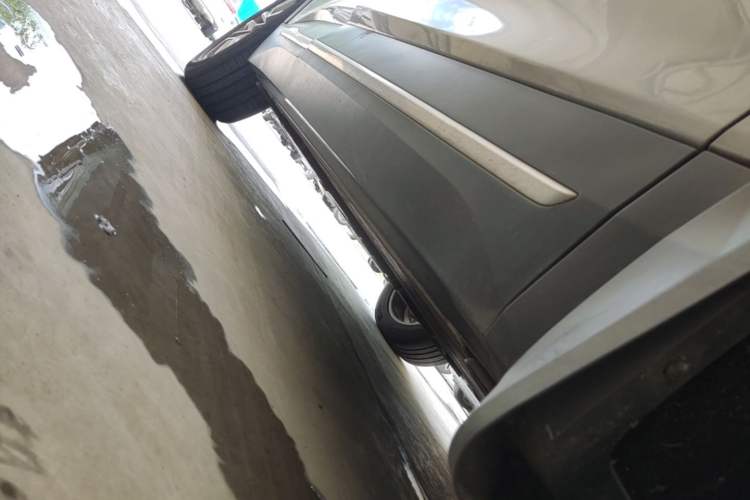 Used Nio ES6 2022 75 kWh Sport Edition Right Side Sill