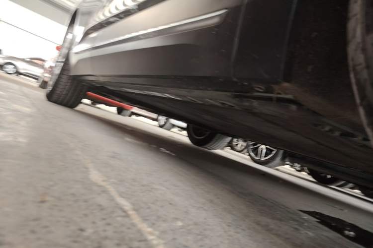 Used Nio ES6 2022 75 kWh Sport Edition Right Side Sill