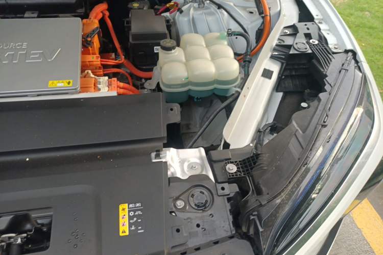 Used Nio ES6 2022 75 kWh Sport Edition Engine Bay Left