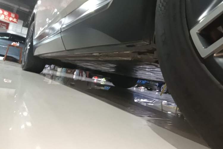 Used Nio ES6 2022 75 kWh Sport Edition Left Side Sill