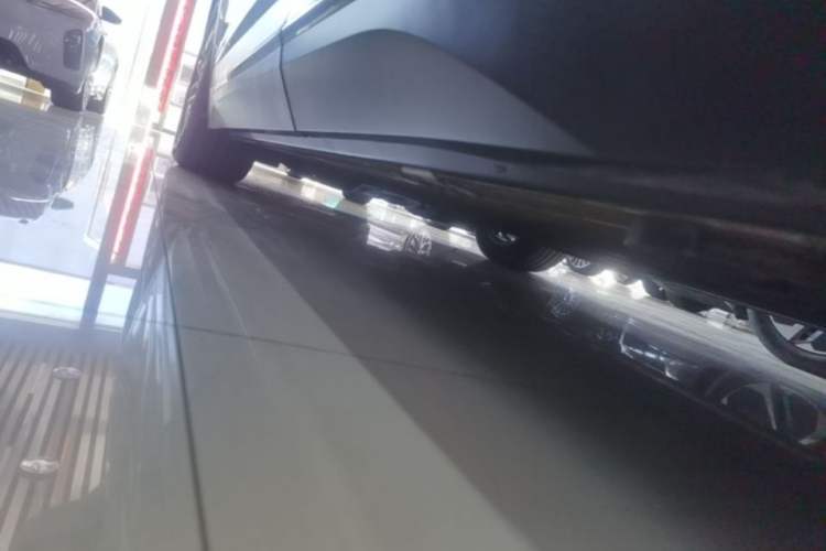 Used Nio ES6 2022 75 kWh Performance Version Left Side Sill
