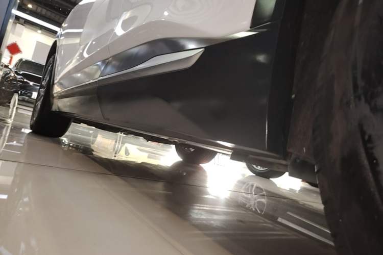 Used Nio ES6 2022 75 kWh Sport Edition Left Side Sill