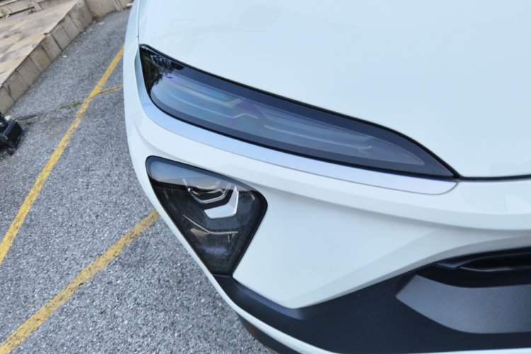 Used Nio ES6 2022 75 kWh Sport Edition Right Front Headlight