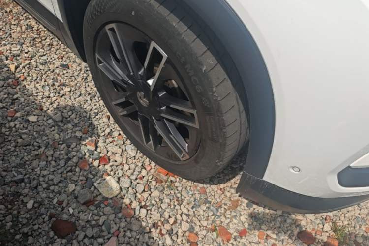 Used Nio ES6 2022 75 kWh Sport Edition Right Front Wheel Hub