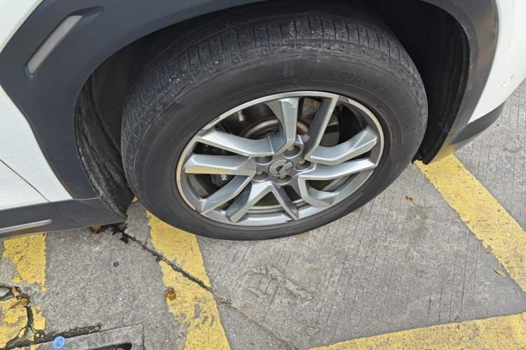 Used Nio ES6 2022 75 kWh Sport Edition Right Front Wheel Hub