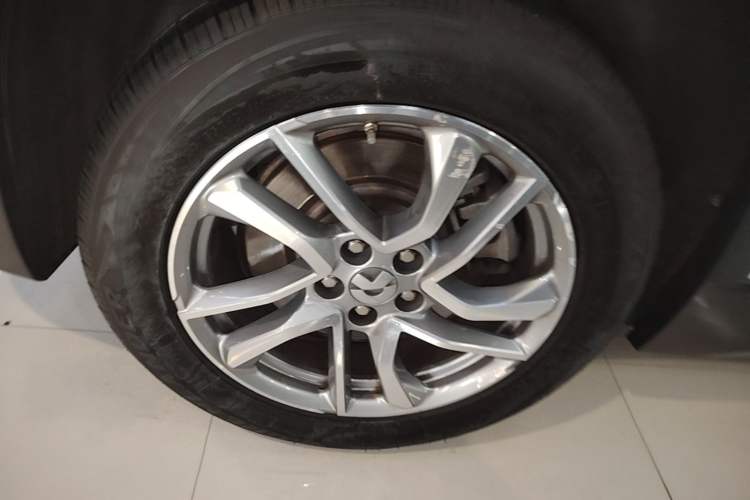 Used Nio ES6 2022 75 kWh Sport Edition Right Rear Wheel Hub