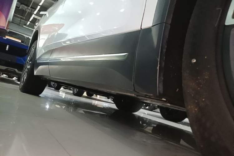 Used Nio ES6 2022 75 kWh Sport Edition Right Side Sill
