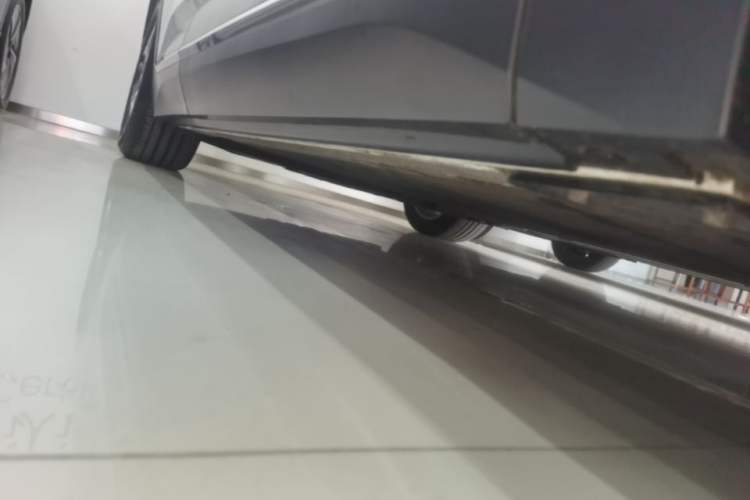 Used Nio ES6 2022 75 kWh Performance Version Right Side Sill