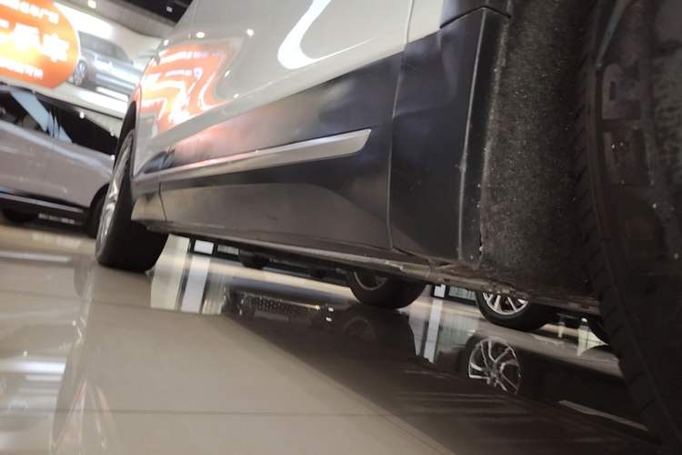 Used Nio ES6 2022 75 kWh Sport Edition Right Side Sill