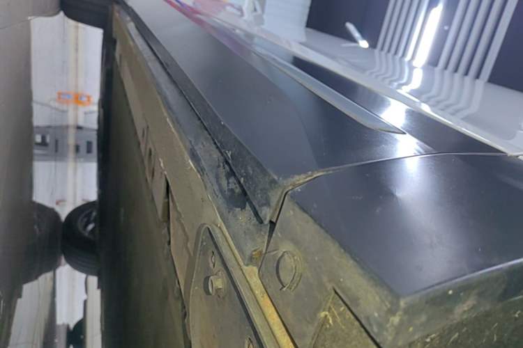 Used Nio ES6 2022 75 kWh Sport Edition Right Side Sill