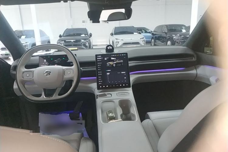 Used Nio ES6 2023 75 kWh Center Console