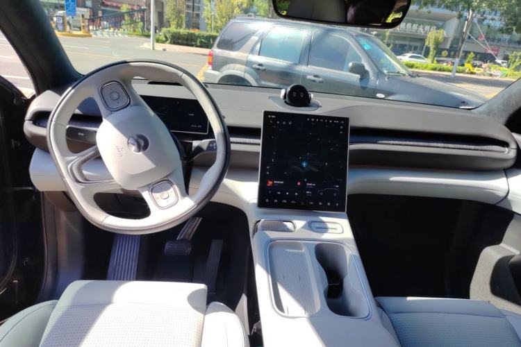 Used Nio ES6 2023 75 kWh Center Console