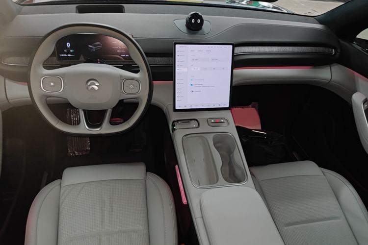 Used Nio ES6 2023 75 kWh Center Console