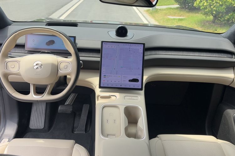 Used Nio ES6 2023 75 kWh Center Console