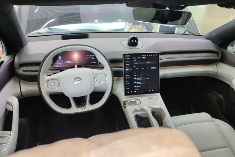 Used Nio ES6 2023 75 kWh Center Console