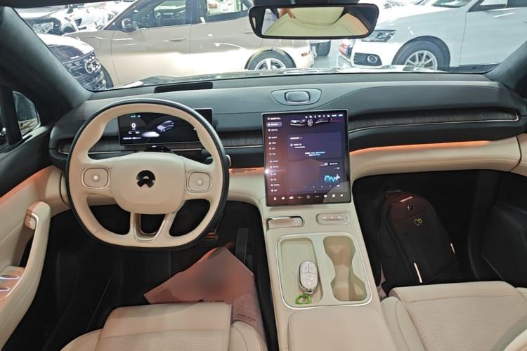 Used Nio ES6 2023 75 kWh Center Console