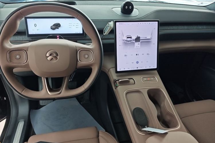 Used Nio ES6 2023 75 kWh Center Console