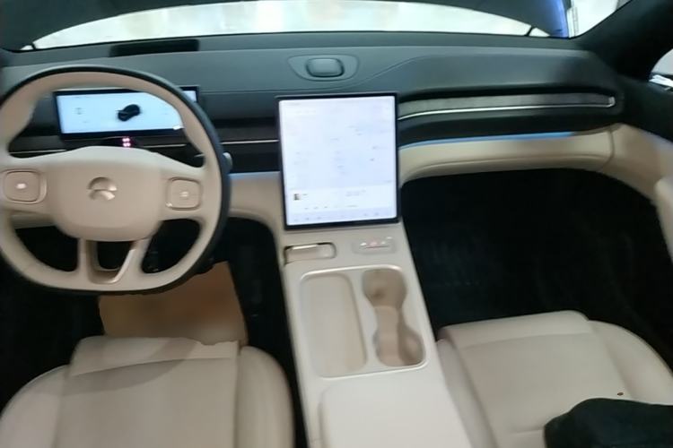 Used Nio ES6 2023 75 kWh Center Console