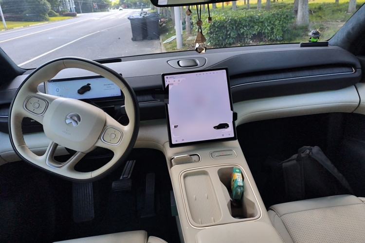 Used Nio ES6 2023 75 kWh Center Console