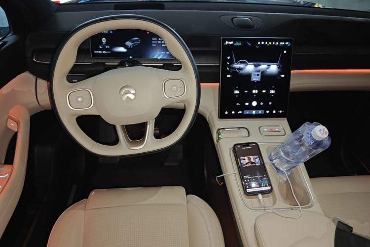 Used Nio ES6 2023 75 kWh Center Console