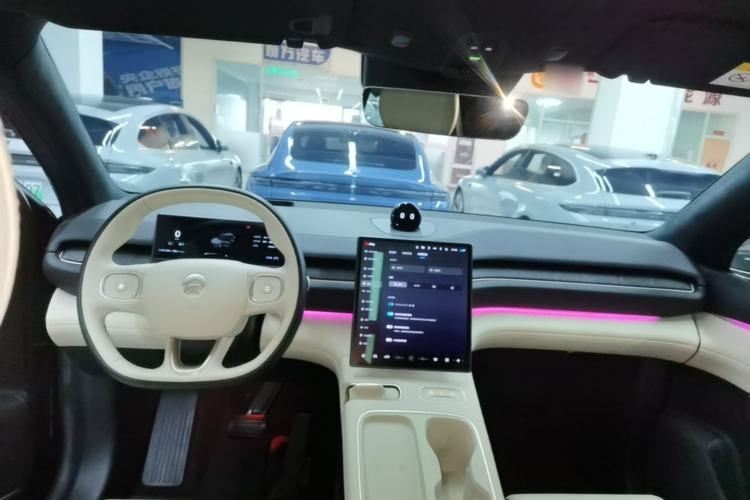 Used Nio ES6 2023 75 kWh Center Console