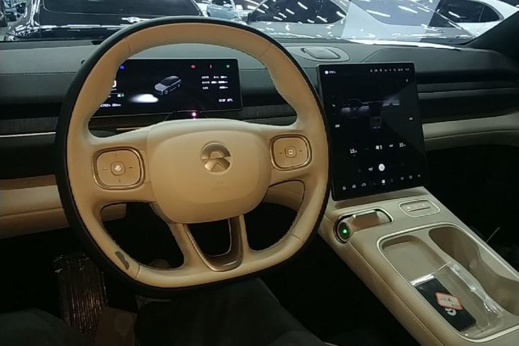 Used Nio ES6 2023 75 kWh Center Console
