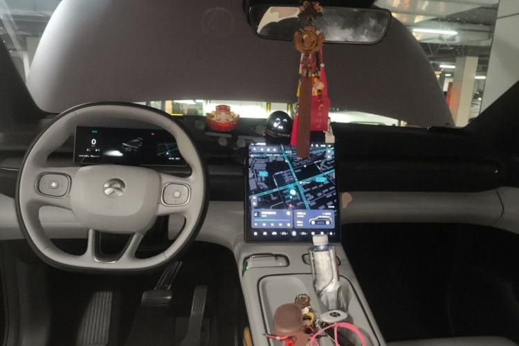 Used Nio ES6 2023 75 kWh Center Console