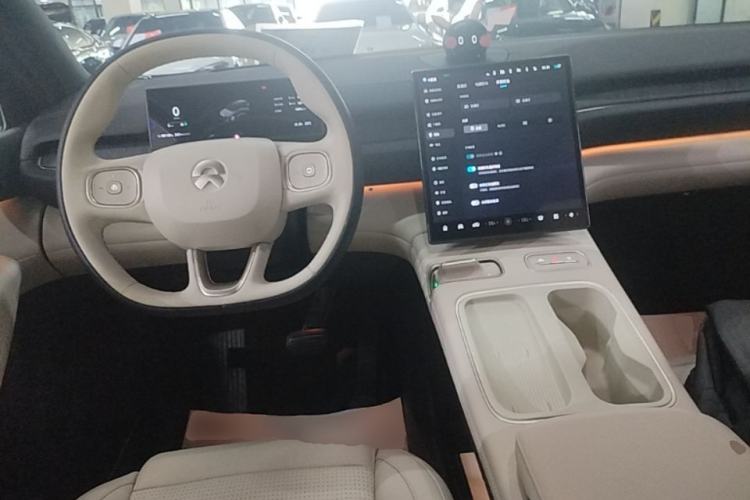 Used Nio ES6 2023 75 kWh Center Console