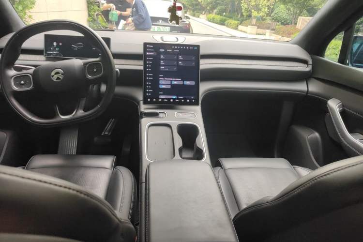 Used Nio ES6 2023 75 kWh Center Console